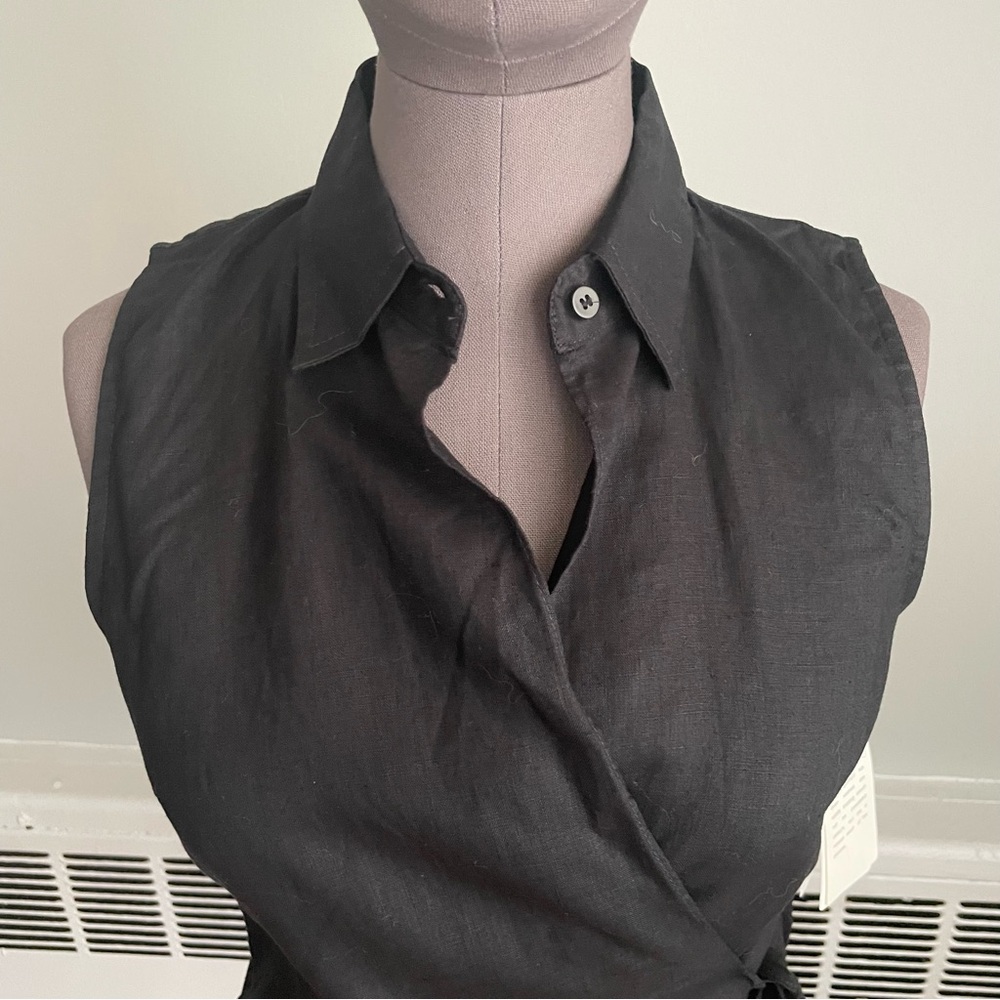 Jones New York sleeveless collared wrap front top